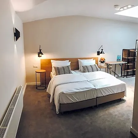 Poznanska19 Bed & Breakfast 3*