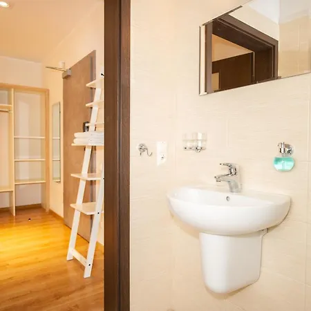 Bed & Breakfast Poznanska19 3*